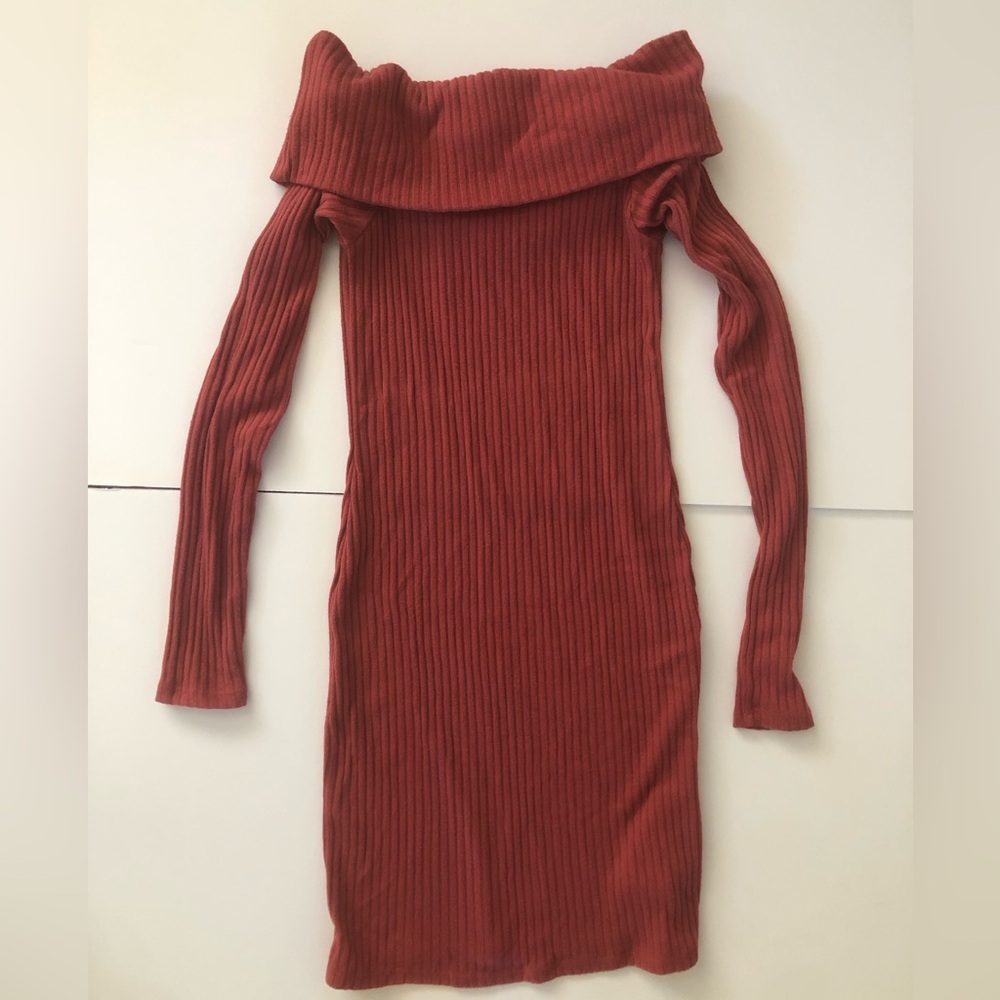 BILLABONG ~ Off The Shoulder Sweater Dress . small .